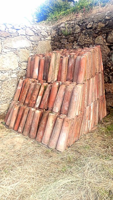 Telhas nacionais antigas em bom estado