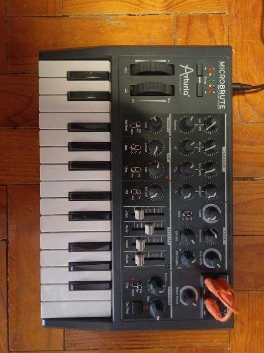 Sintetizador Analógico Arturia Microbrute