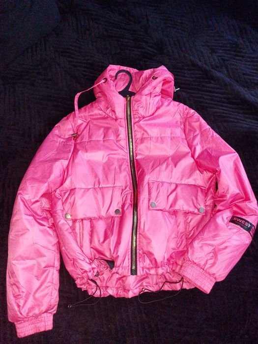 Różowa kurtka ze ściagaczem