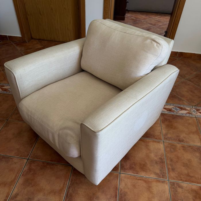 Poltrona na cor bege
