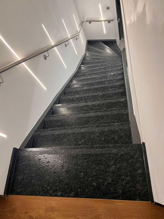 Blaty kuchenne, schody  z granitu konglomeratu