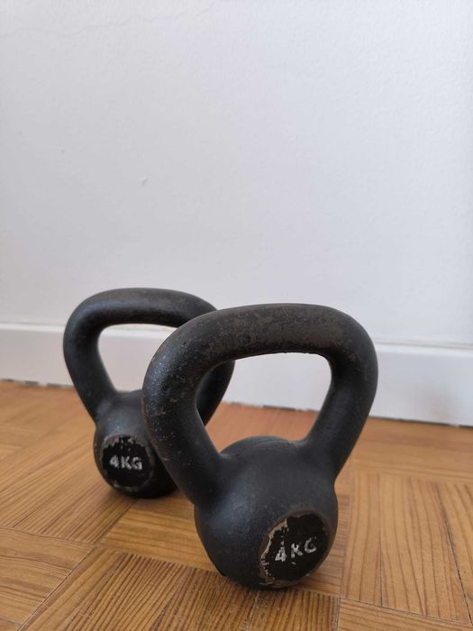 Par de Kettlebells 4kg + 4kg – Ferro Fundido