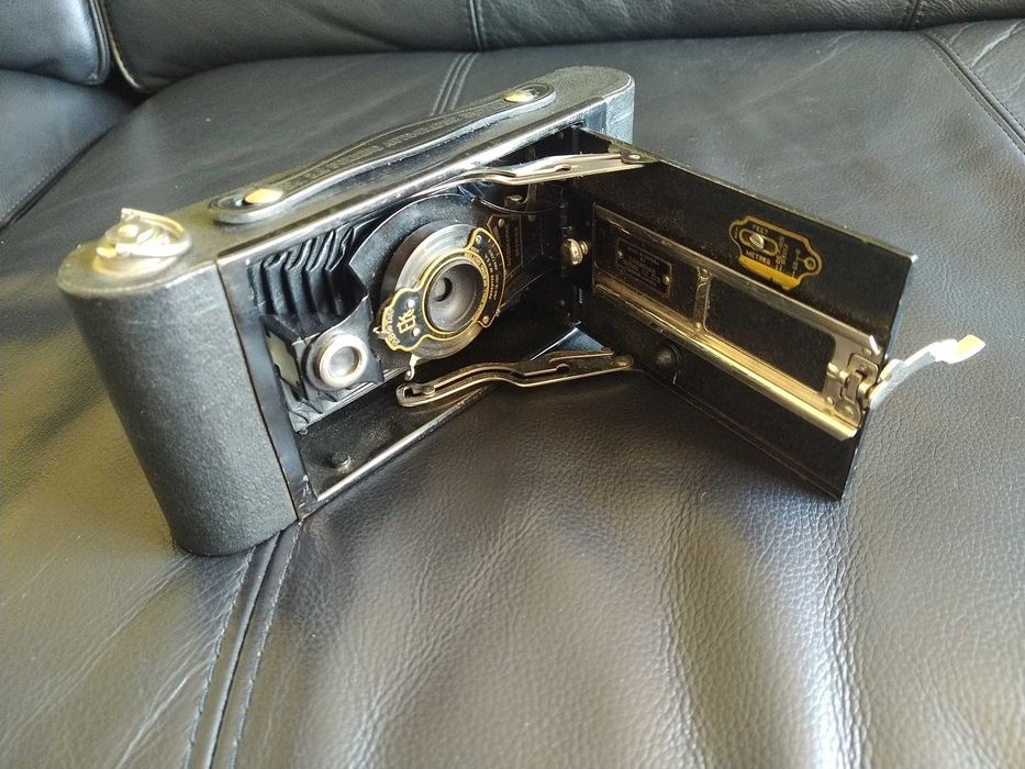 Maquina fotografica Kodak Brownie, de fole