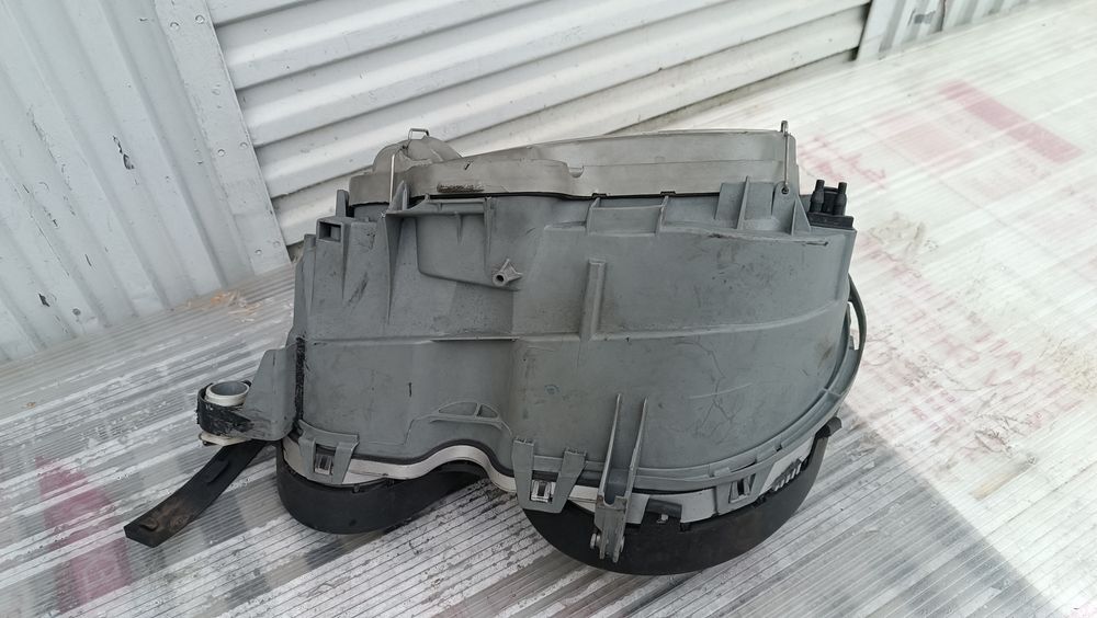 Vendo farol direito de Mercedes W 2010 ano 1995/97