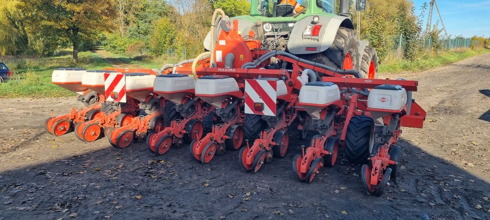 siewnik do kukurydzy KUHN Maxima 8 rzędow rozsuwany