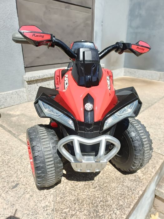 Mota eletricista de criança
