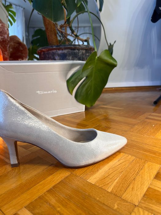 Przepiękne buty nowe błyszczące czółenka delikatny obcas