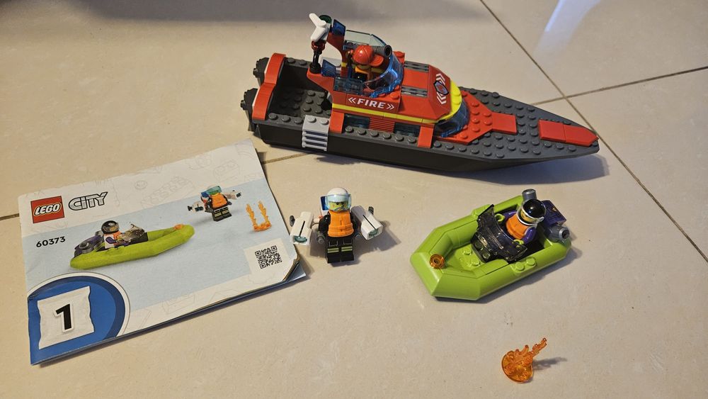 LEGO city zestaw 60373 łódź ratunkowa