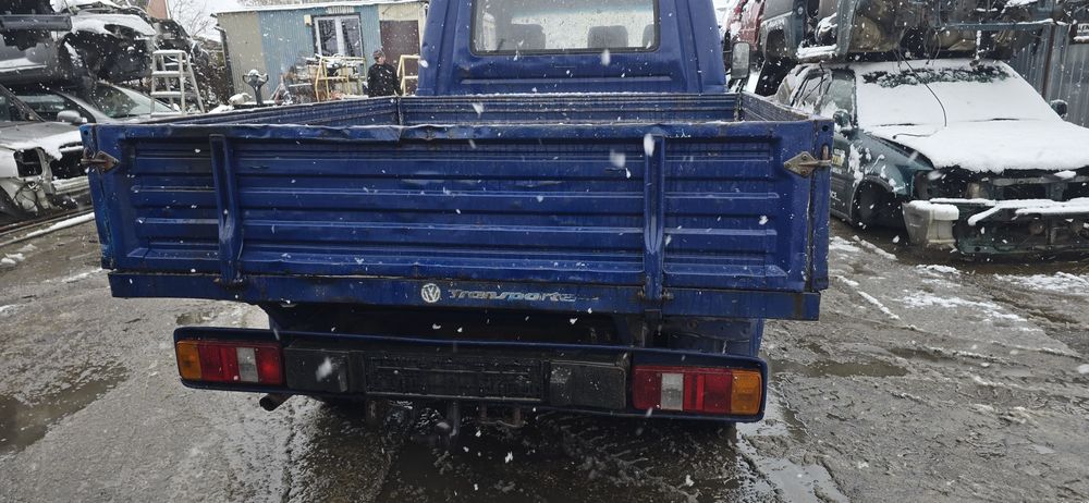 Drzwi zderzak lampa  silnik 2,4   57 kw VW Transporter T4 części