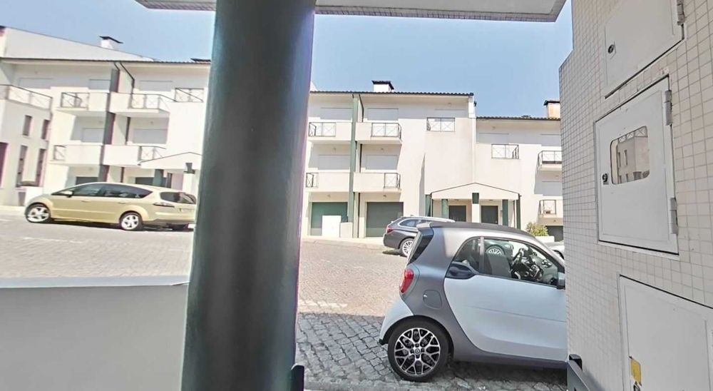 Vendo moradia em banda T4 Guimarães