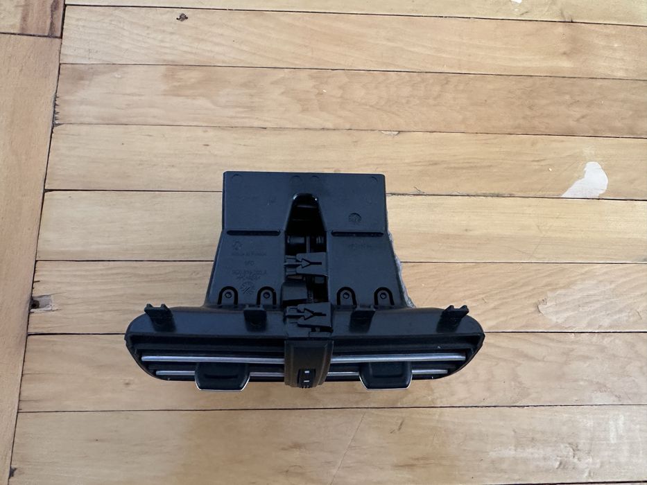 Решітка воздуховода Passat B8 (задній)