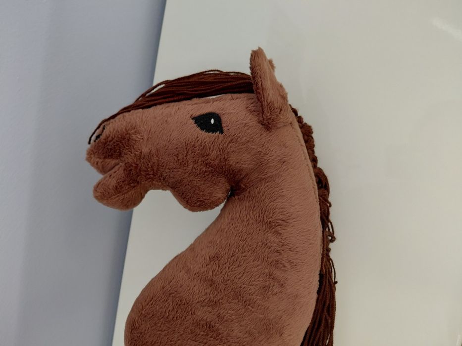 Brązowy Hobby horse