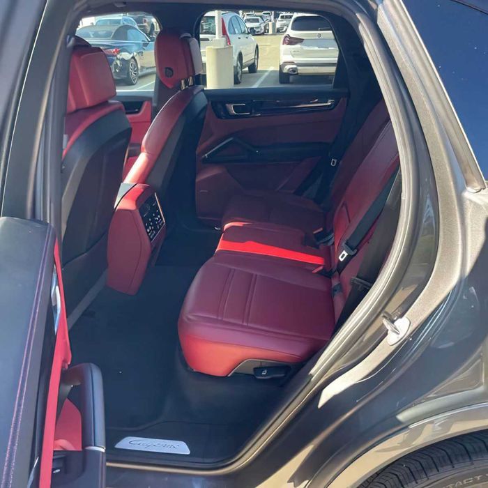 Porsche Cayenne      2022