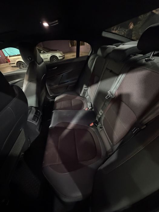 Jaguar XE 2.0D 180cv R-Sport Full-Extras