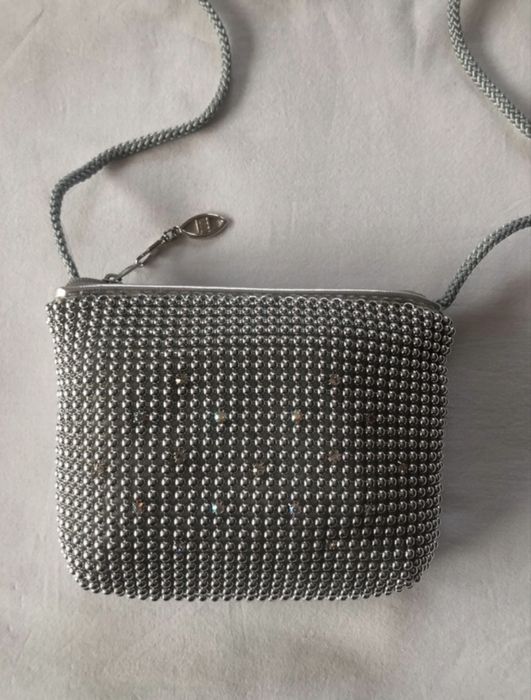 Srebrna torebka na imprezę