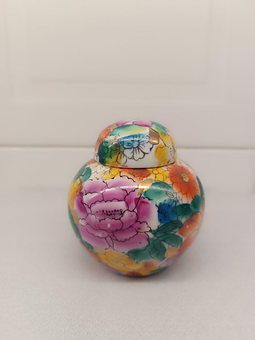 Pote Porcelana Antigo. Pintado à mão. 10 cm