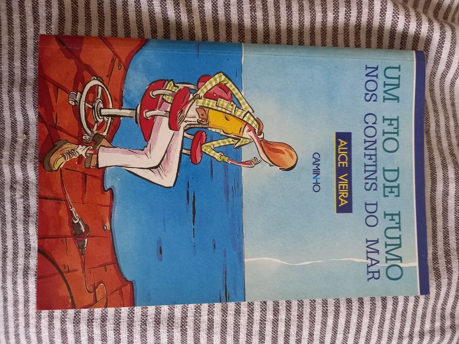 Um Fio De Fumo Nos Confins Do Mar.