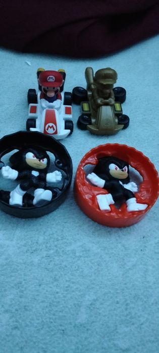 Brinquedos Mario e Shadow