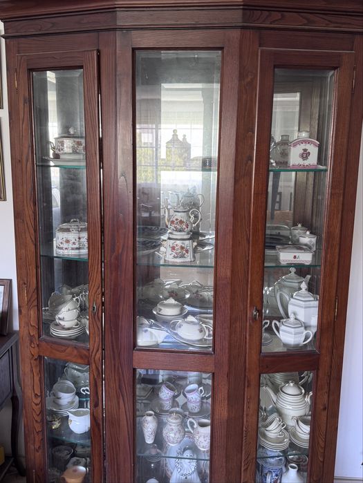 Cristaleira / Vitrine clássica em madeira maciça