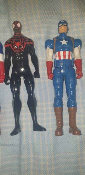 Figuras da marvel impecáveis com 30cm de altura