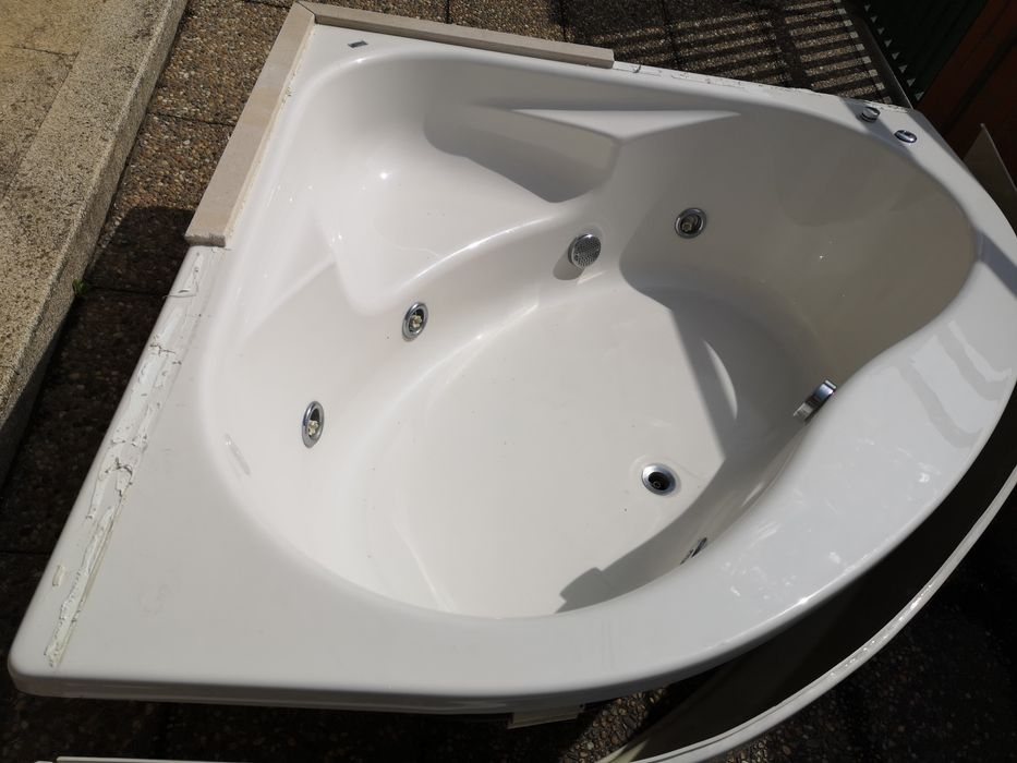 Banheira de hidromassagem de canto