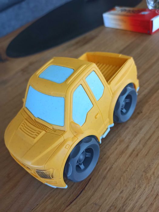 Auto plastik wykonany z recyklingu