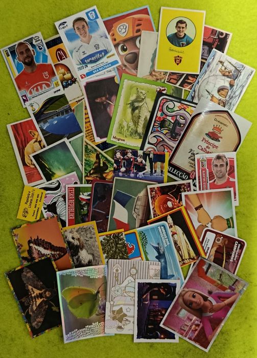 8 Lotes de CROMOS de Futebol e outros