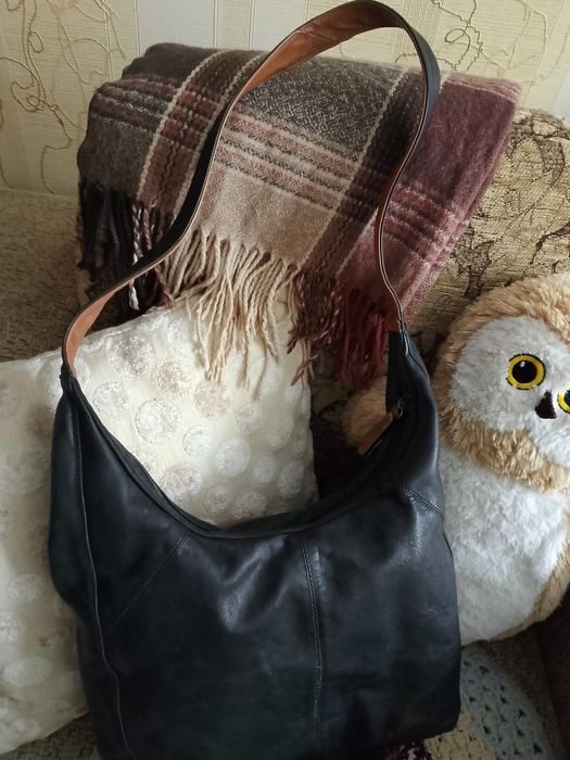 Сумка шкіряна в гарному стані,і дуже зручна.