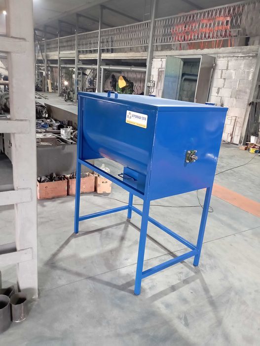 Змішувач кормів, сумішей,кормозмішувач горизонтальний