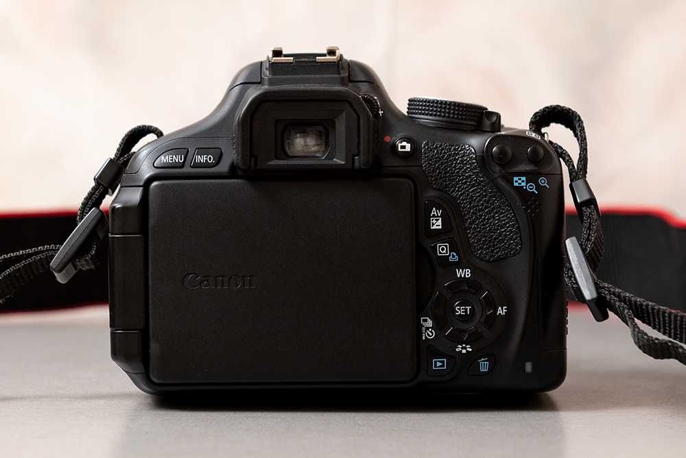 Canon EOS 600D дзеркальний фотоапарат -Повний комплект