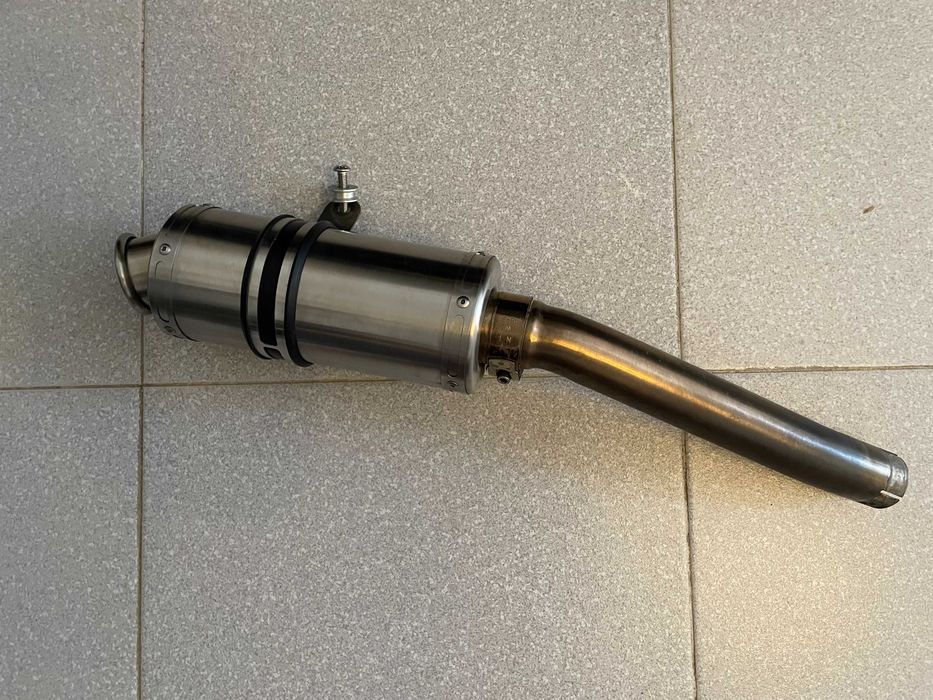 Escape leve e compacto para Yamaha Ténéré 700