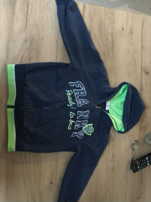 Granatowa bluza zapinana na zamek dla chłopca rozm 104