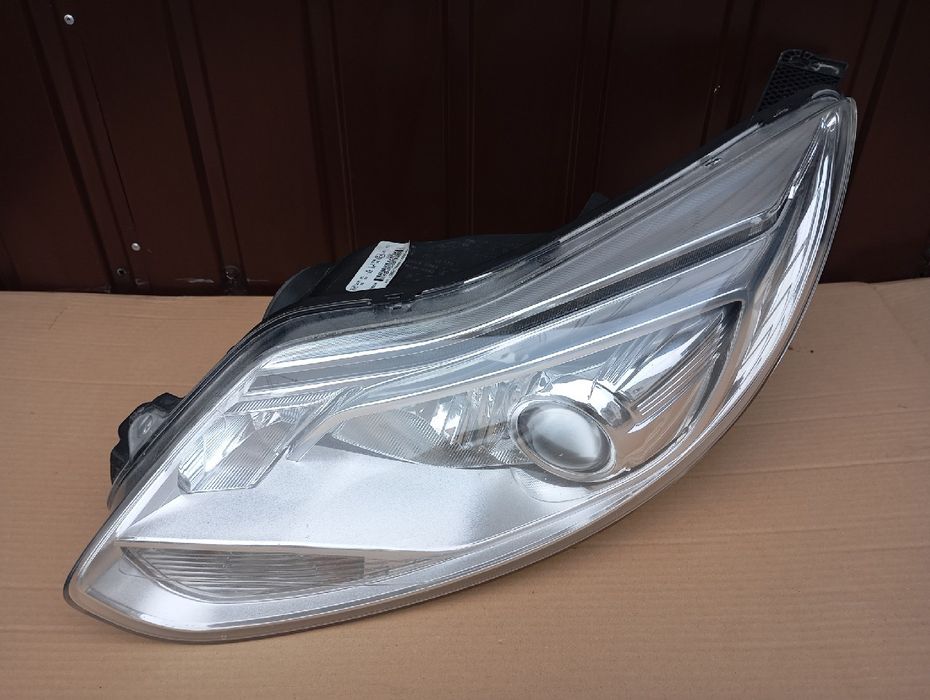 Ford Focus MK3 Lampa przód lewa Xenon BM5113D155AJ