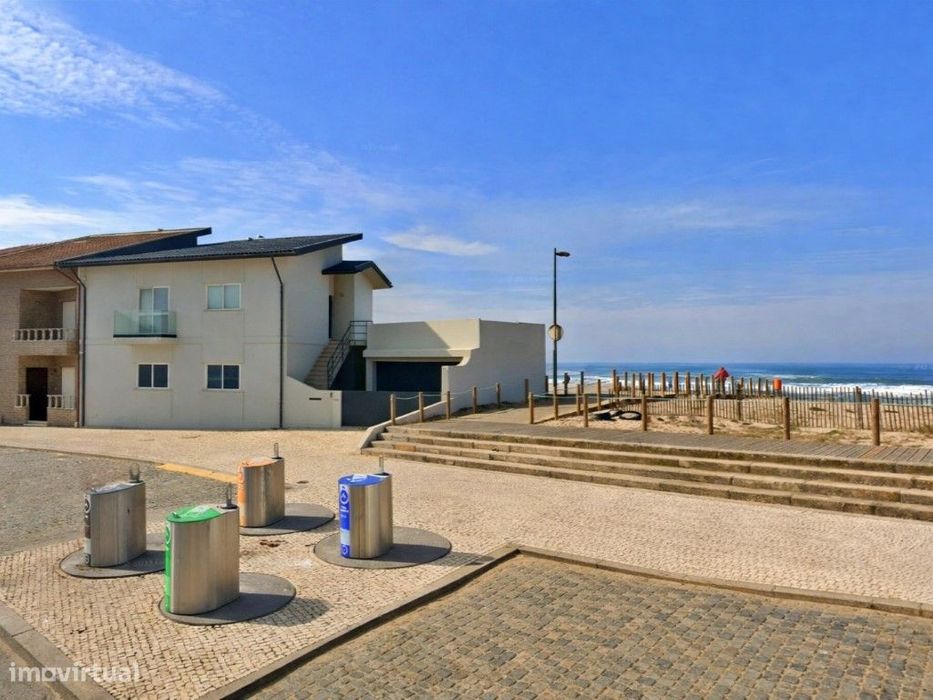 Andar Moradia T2 em Frente à Praia de Angeiras