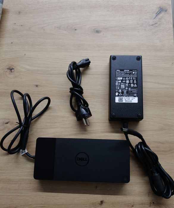 Stacja dokująca Dell WD19S z zasilaczem 180W! Stan bdb!