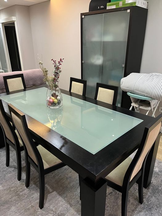 Mobília de sala com 6 cadeiras