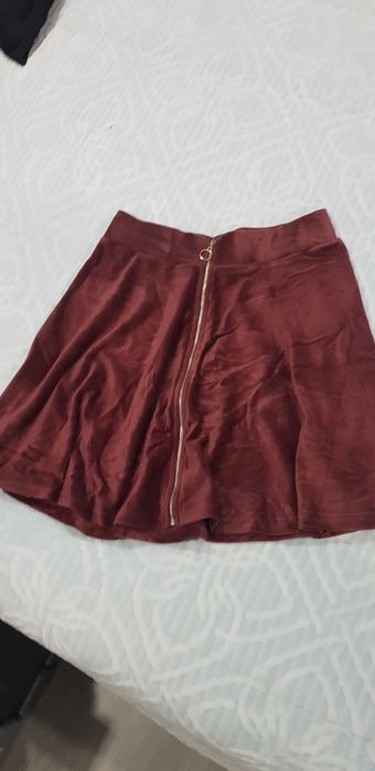 Saia tipo bombazine de fecho frontal