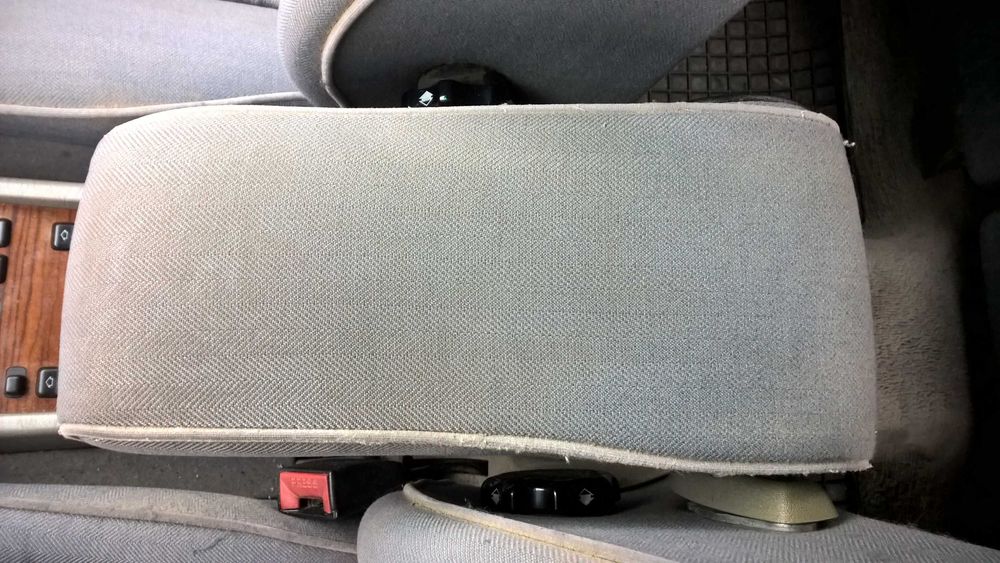 Fotel kierowcy pasażera podłokietnik boczki Mercedes w124 kod 378