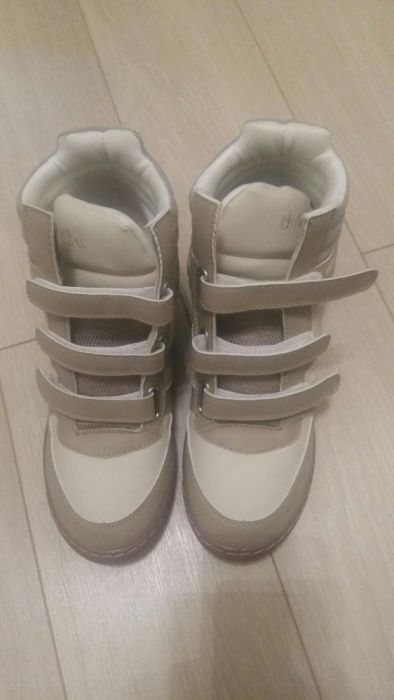 Sprzedam buty sneakersy r. 39