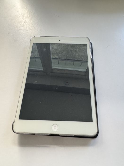 iPad mini 1 16GB Wi-Fi + чохол