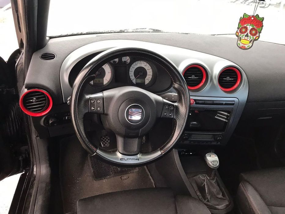 SEAT Ibiza 6L 1.4 (Kit Cupra)
Conta com 282 mil km.
