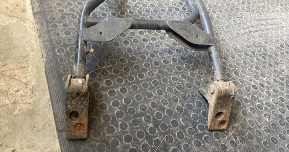 Suporte pneu suplente para Terrano I