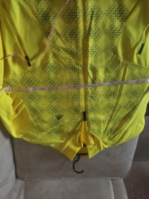 Спортивна чоловіча кольорова куртка Адідас