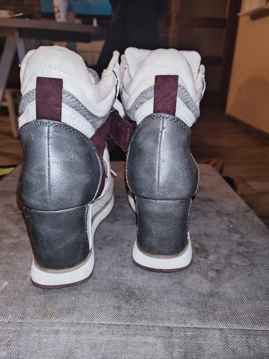 Buty sportowe na koturnie hot spot rozmiar 38