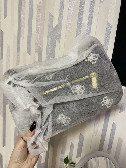 Сумка GUESS багет новая!
