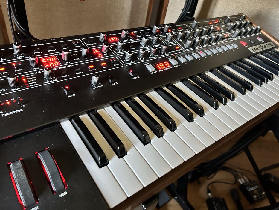 Sequential Prophet 6 - excelente estado