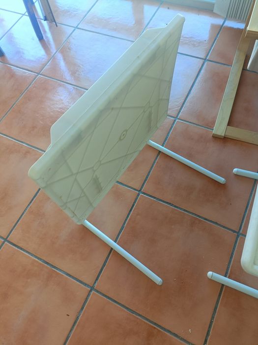 2 mesinhas retrátil e suporte cama