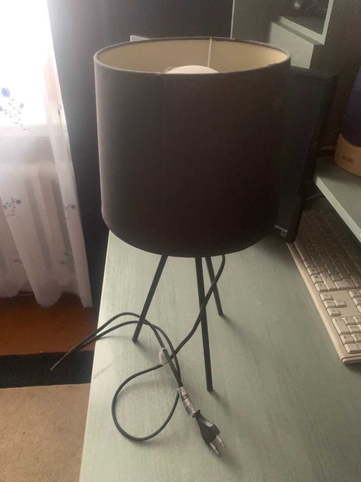 продам настільну лампу