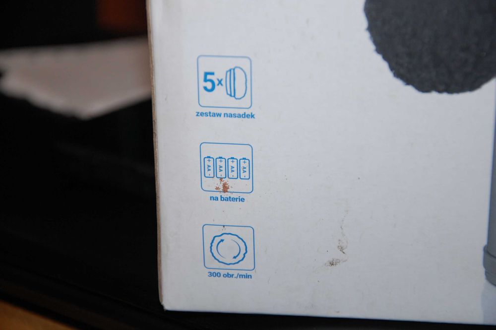 nowa elektryczma szczotka do czyszczenia butow + zapasowe nakladki