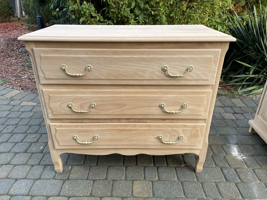 Komoda z szufladami dębowa stylowa oczyszczona ze starych powlok